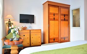 Richico Apartments And Hotel